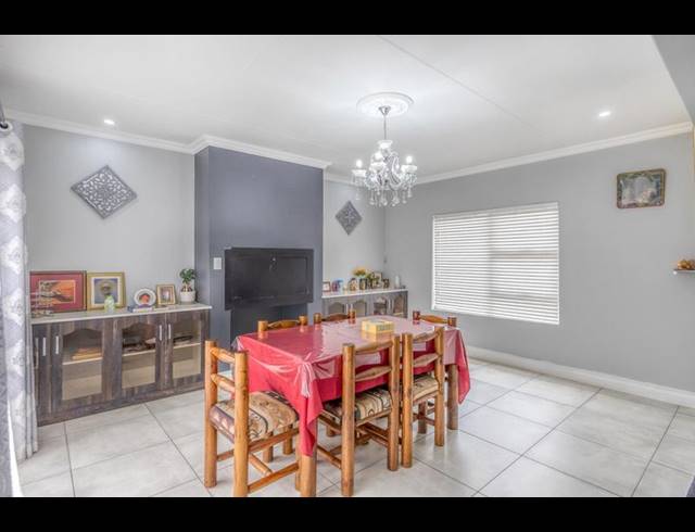 5 BEDROOM HOUSE FOR SALE IN COUNTRY VIEW ESTATE